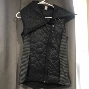 Size small active black with grey strip vest